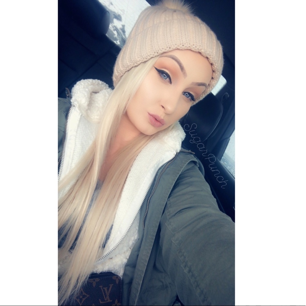Ivory poof ball beanie